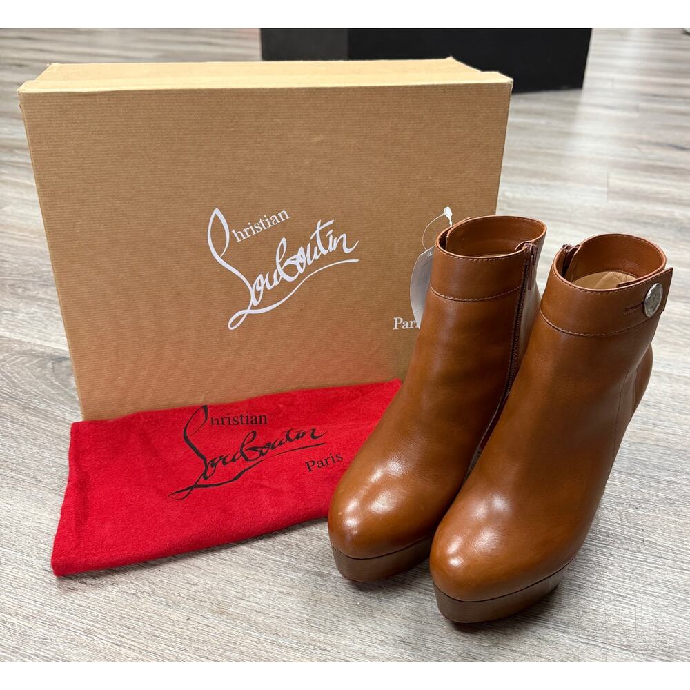 Christian Louboutin Janis Button Leather Platform Bootie Boots w/box Sz. 38 1/2